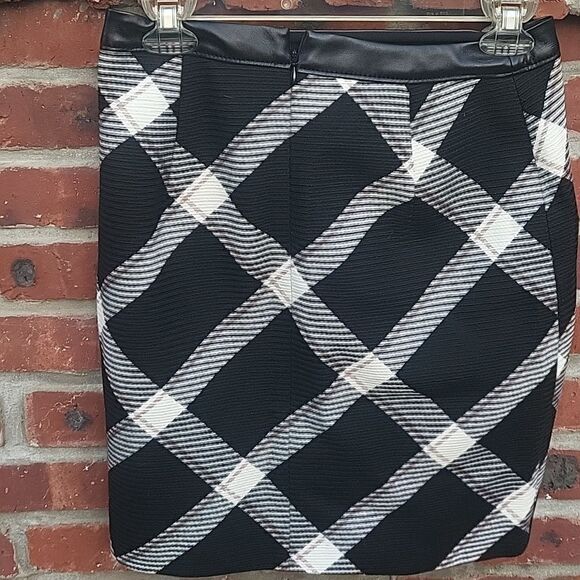 COPY - WHBL plaid skirt - Picture 6 of 7